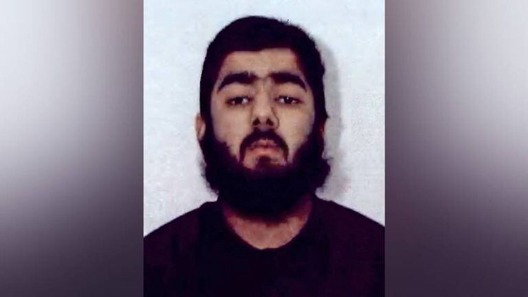 Imagem de Usman Khan divulgada pela Polícia de West Midlands em fevereiro de 2012.
