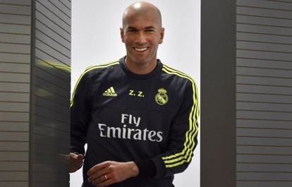O sorriso de Zidane em sua primeira coletiva de imprensa.
