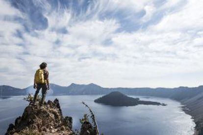 Área de trilhas ao redor de Crater Lake, em Oregon (EUA).