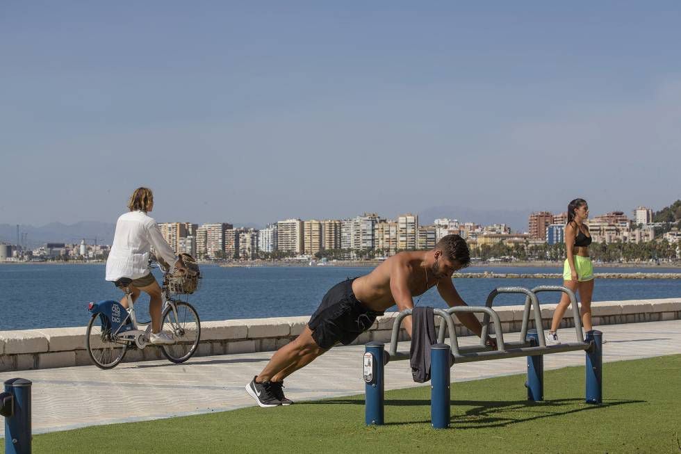 Passeio marítimo da Malagueta, em Málaga, transformado em espaço esportivo.