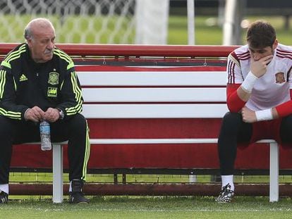 Del Bosque e Casillas durante o treino.