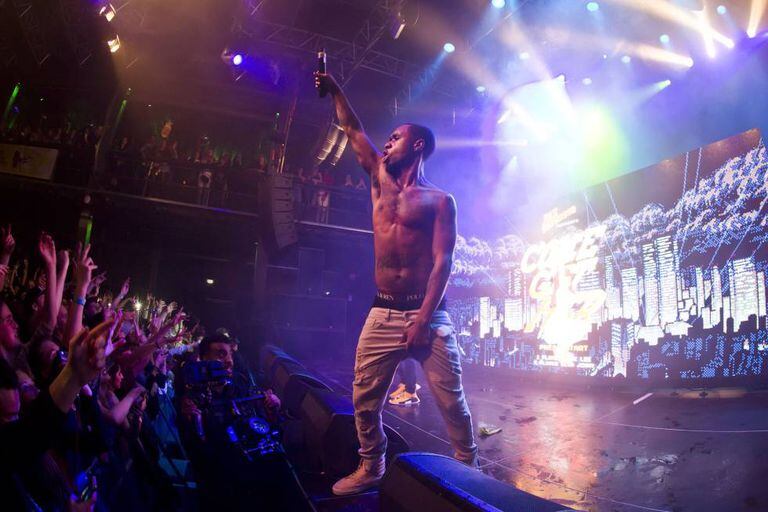O vocalista Aaquil Brown, da banda Rae Sremmurd, durante um show em Berlim, no domingo passado.