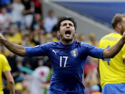 Eder celebra o gol da Itália contra a Suécia.