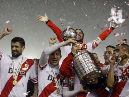 Jogadores do River comemoram vitória na Libertadores.