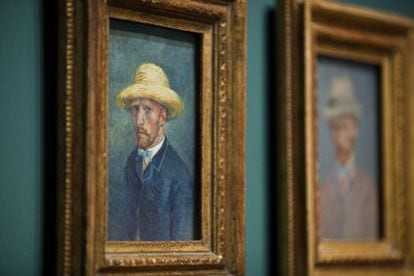 Autorretrato no museu Van Gogh de Amsterdam.