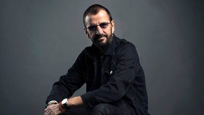 Ringo Starr posa em Nova York, em 2016.