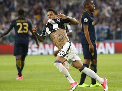 Daniel Alves marcou o segundo gol da Juventus.