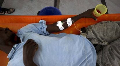 Um paciente de cólera em um hospital de Porto Príncipe