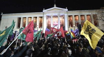 Alexis Tsipras comemora a vitória com seus eleitores.