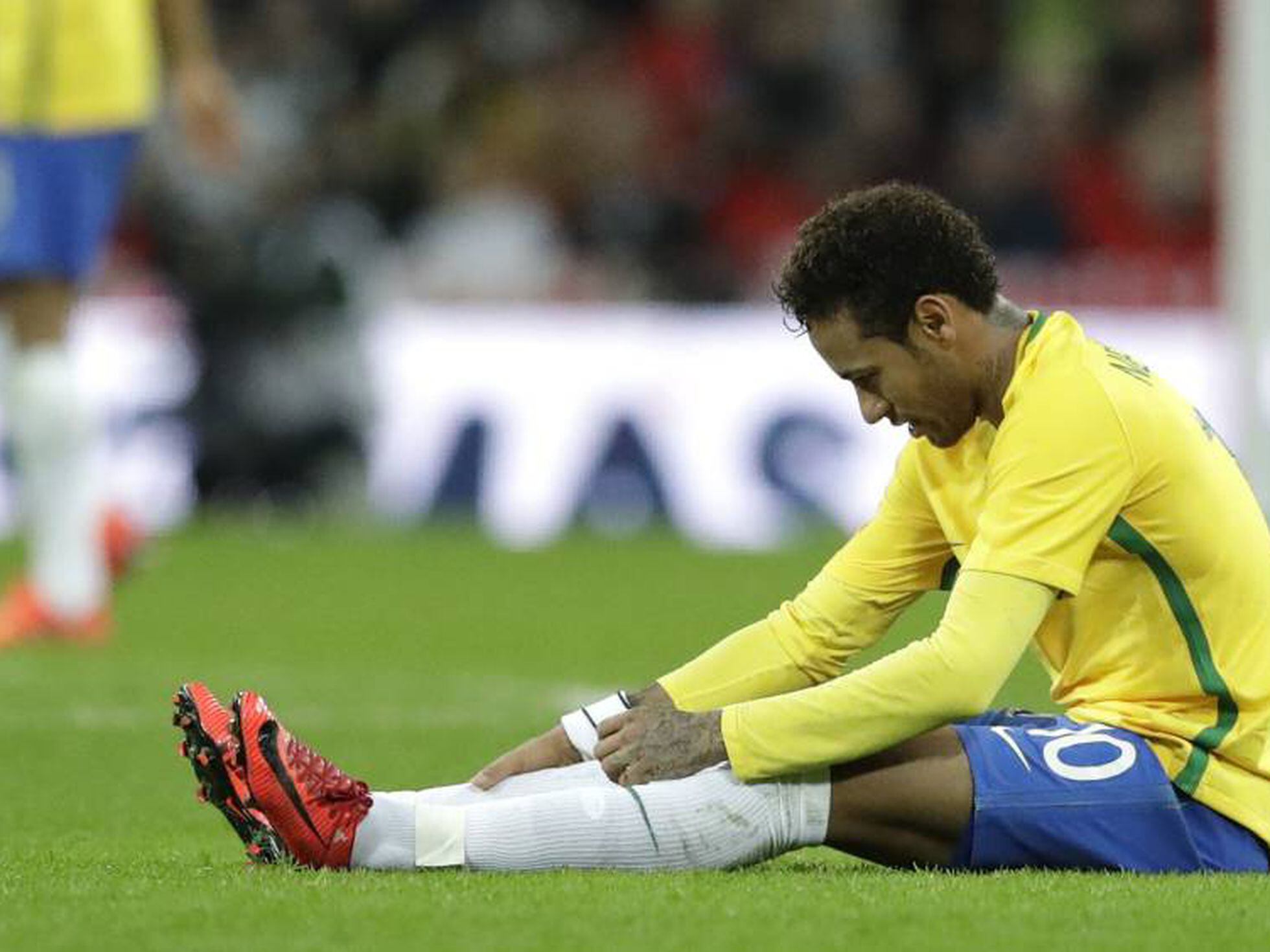 É O BRASIL! COM GRANDE ATUAÇÃO DA SELEÇÃO, BRASIL VENCE A INGLATERRA NO  ESTÁDIO DE WEMBLEY POR 1 X 0 