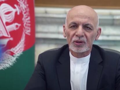 Captura de tela de Ashraf Ghani, durante um discurso na TV afegã, em 14 de agosto.