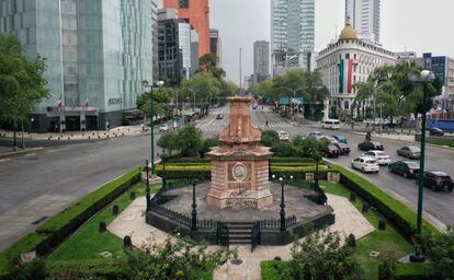 Vista do gazebo onde estava a estátua de Colombo no Paseo de la Reforma na Cidade do México.