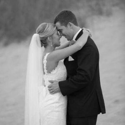 Ben Smith no dia de seu casamento, com Noelle Rodgers. Essa é a foto de seu perfil de Twitter.