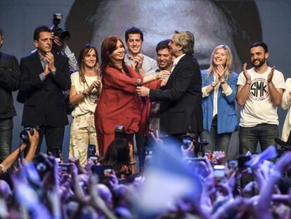 Alberto Fernandez e Cristina Kirchner celebram a vitória nas eleições argentinas. 