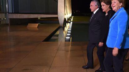 Temer, Dilma e Merkel no Palácio do Planalto.