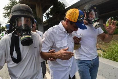 Henrique Capriles é atendido depois da agressão