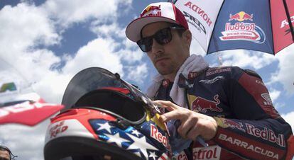 Nicky Hayden, no grid de largada antes de uma corrida da Superbikes em 13 de maio em Ímola.