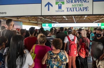 Shopping Tatuapé teve fila com mais de 200 pessoas à espera da reabertura nesta quinta-feira, 11 de junho.