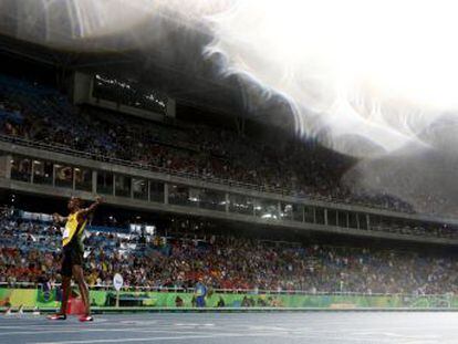 Em sua última vitória olímpica sozinho, o jamaicano corre para bater seu recorde mundial dos 200m, mas o corpo lhe diz não