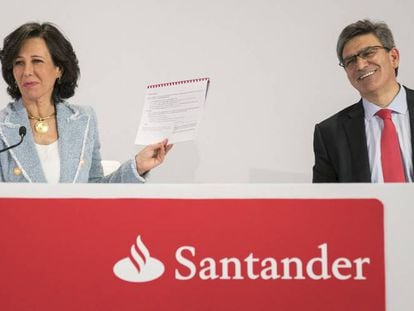 Ana Botim, presidenta do Banco Santander e José Antonio Álvarez, conselheiro delegado, durante a apresentação de resultados de 2017 na sede da entidade em Boadilla do Monte.