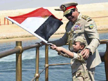 Ao Sisi apresenta a ampliação do Canal de Suez.