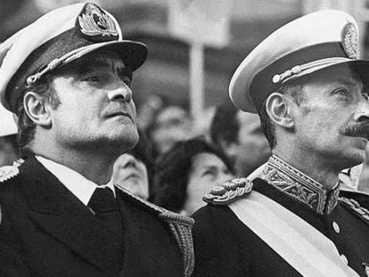 O ditador argentino Jorge Videla (à direita) e o militar Emilio Massera.