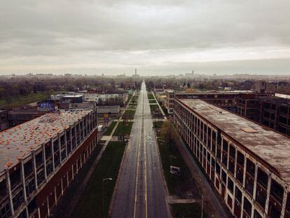 Uma zona industrial abandonada na cidade de Detroit em 29 de abril de 2020.