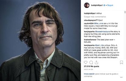 "Arthur", comentou o diretor Todd Phillips na imagem de Joaquin Phoenix como o Coringa que provocou a enxurrada de comentários.