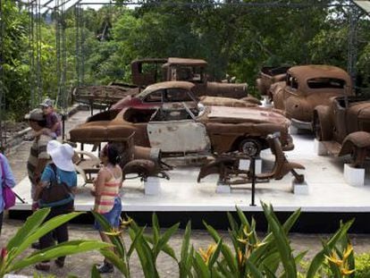 Restos dos carros de Pablo Escobar na fazenda Nápoles.