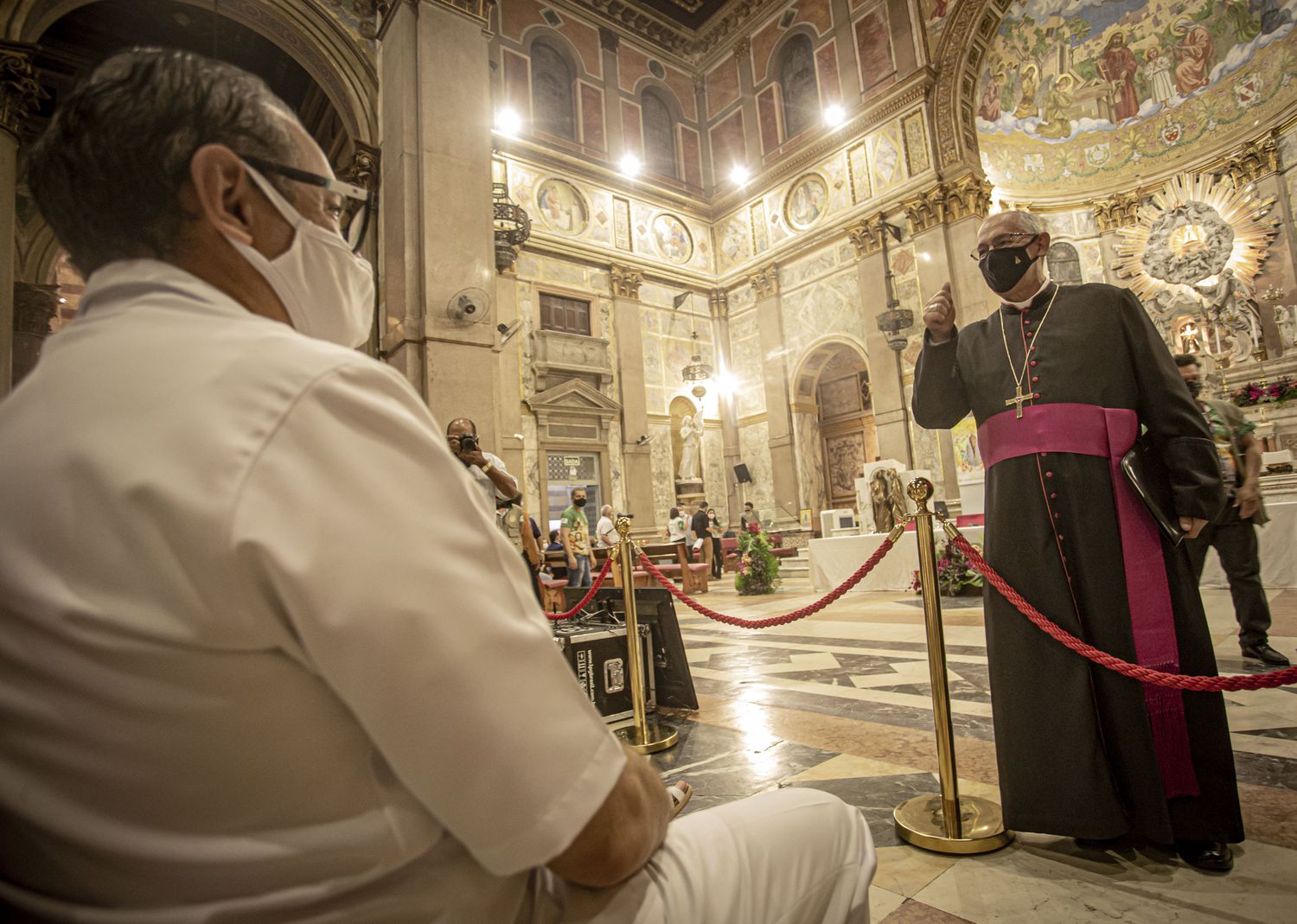 O arcerbispo Dom Alberto Taveira durante missa/ TARSO SARRAF 