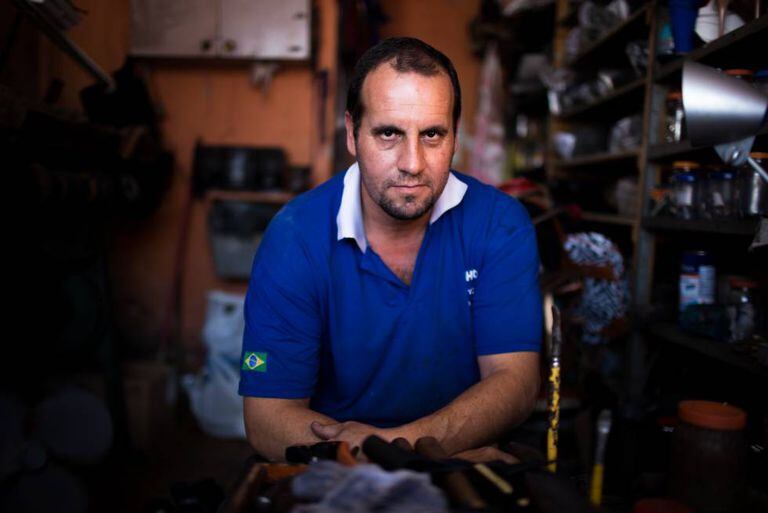 O sapateiro Márcio Ferreira, morador da zona leste de SP.