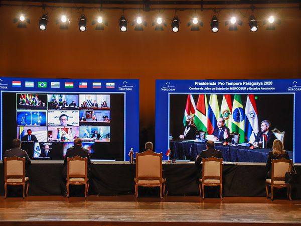 AME247. ASUNCIÓN (PARAGUAY), 02/07/2020.- Vista general de la reunión virtual este jueves durante la Cumbre de Jefes de Estado del Mercosur y Estados Asociados en el Salón de Convenciones del Banco Central del Paraguay en Asunción (Paraguay). EFE/Presidencia de Paraguay/ SOLO USO EDITORIAL/ NO VENTAS