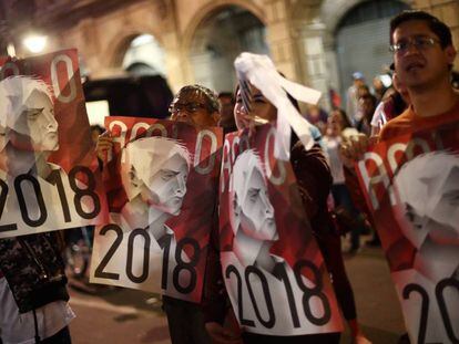 Apoiadores de López Obrador festejam a vitória.