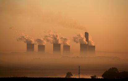 Uma central termoelétrica a carvão em Sasolburg, na África do Sul.