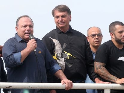 O ex-ministro da Saúde Eduardo Pazuello em evento com o presidente Jair Bolsonaro no Rio de Janeiro em 23 de maio.