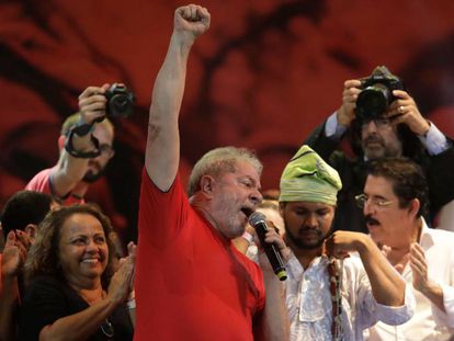 Lula discursa no Fórum Social Mundial de Salvador (BA) em março deste ano