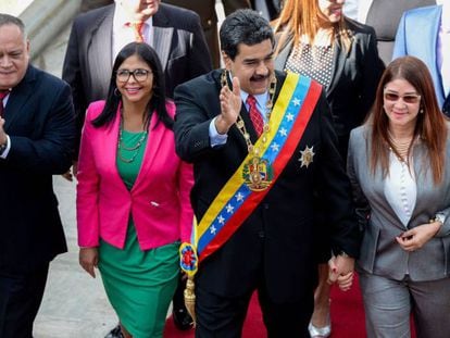 O presidente da Venezuela, Nicolás Maduro (segundo a partir da direita), em um ato com seu 'número dois' Diosdado Cabello, (à esquerda), em uma imagem de janeiro de 2018.