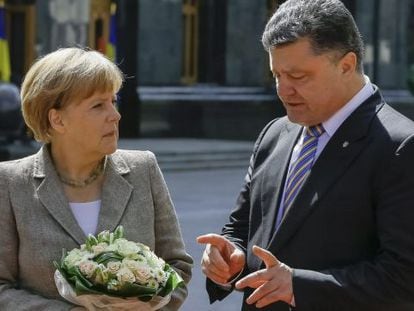 Merkel e Poroshenko, em Kiev.