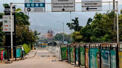 Ponte Simon Bolívar, fronteira terrestre entre a Colômbia e a Venezuela, fechada, nesta segunda-feira.