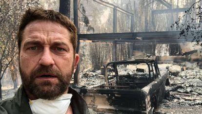 O ator e produtor, Gerard Butler, junto a sua casa destruída em Malibu. No vídeo, mais de 30 mortos e 100 desaparecidos no incêndio que afeta a Califórnia.