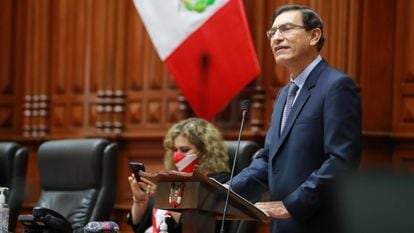 O presidente do Peru, Martín Vizcarra, durante sessão do Congresso nesta segunda-feira.