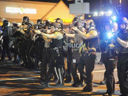 A policia do Missouri, durante um protesto em 18 de agosto.