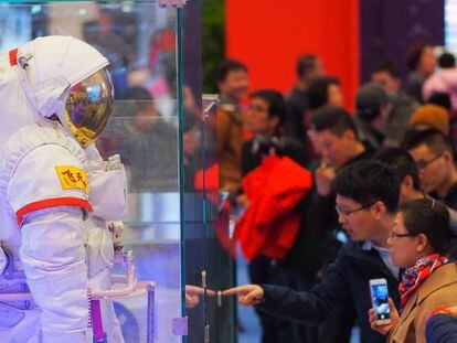 Visitantes da exposição do 40º aniversário da reforma e da abertura chinesa, em novembro, no Museu Nacional de História, em Pequim.