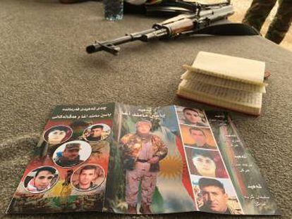 Fotos em homenagem aos peshmerga mortos em combate.