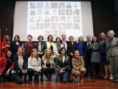Participantes na leitura de textos de escritoras organizado pela Biblioteca Nacional em colaboração com a Federação Espanhola de Mulheres Dirigentes.