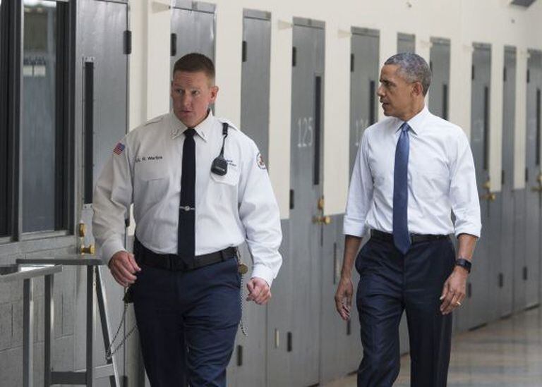 Obama visita prisão federal em Oklahoma, em 16 de julho.