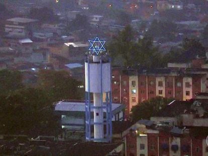 Estrela de Davi em conjunto habitacional na zona norte do Rio, uma das áreas sob ataque da facção que rebatizou cinco zonas como "Complexo de Israel".