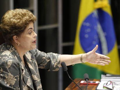 Dilma Rousseff responde às perguntas dos senadores no julgamento do impeachment.