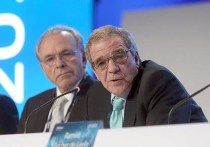 Isidre Fainé y César Alierta, na junta de acionistas.