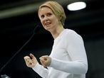 Actress Cynthia Nixon introduces Democratic U.S. presidential candidate Senator Bernie Sanders during a campaign rally one day before the New Hampshire presidential primary election in Rindge, New Hampshire, U.S., February 10, 2020. REUTERS/Mike Segar